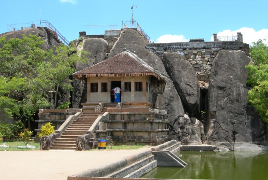Isurumuniya-Temple-Anuradhapura-in-Sri-Lanka